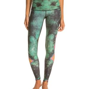 Teeki eagle feather green hot pants